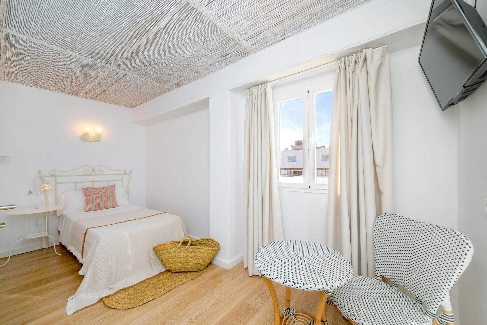 Can Beia Hostal Boutique (Adults Only) Сан-Антонио-Абад Номер фото